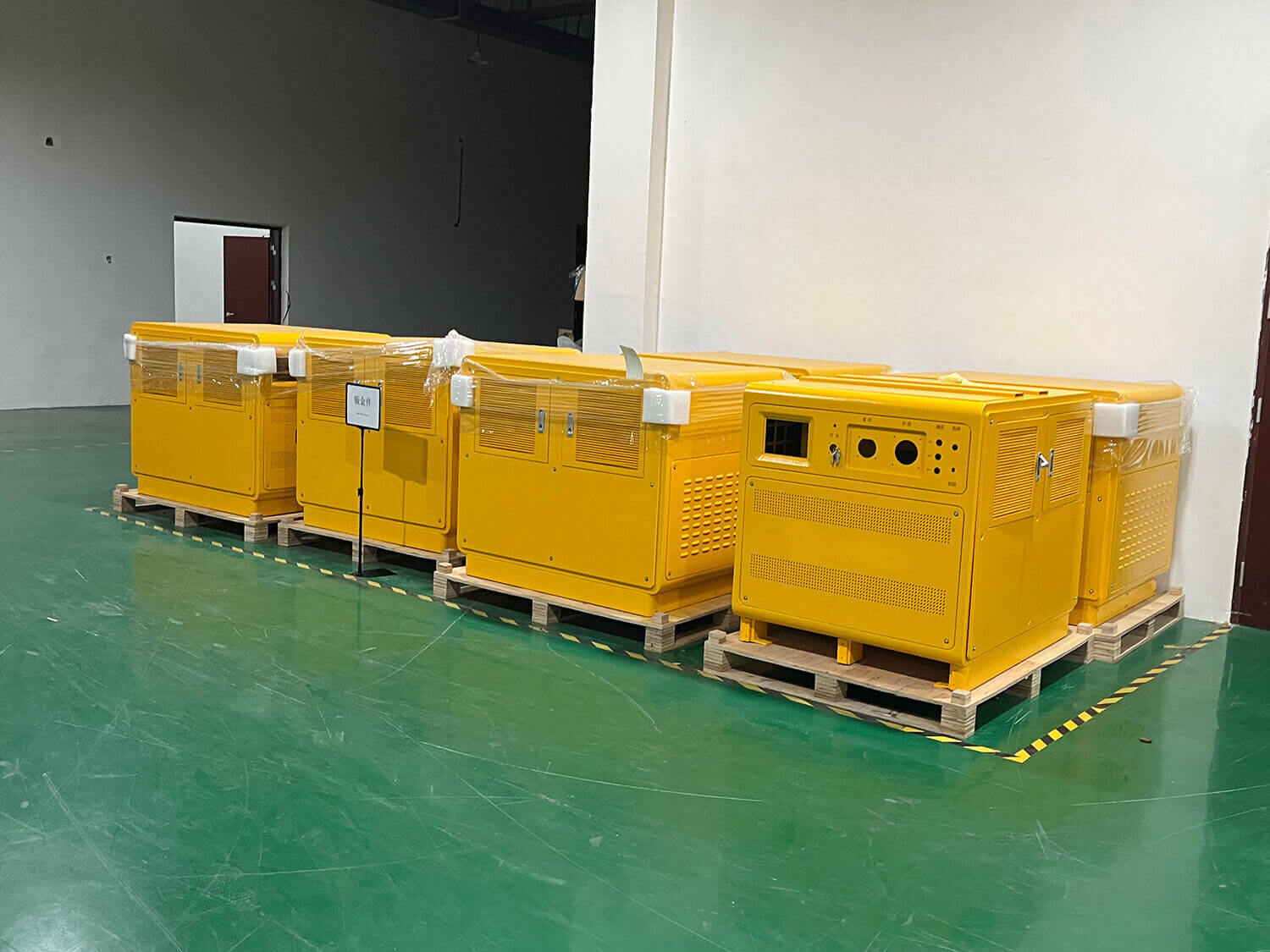 Polinovel 100KWH Mobile Battery Energy Storage System